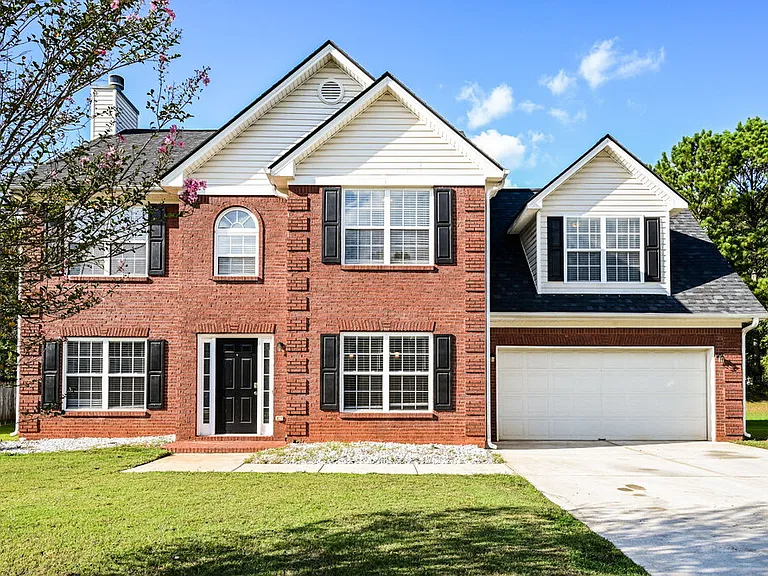 145 Trelawney Ln — Photo 1