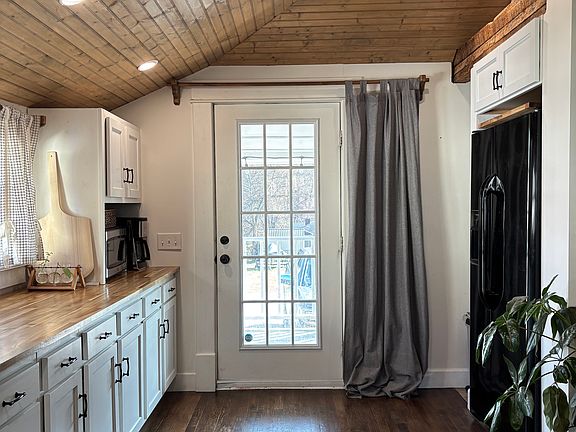 3rd image of 5106 Saint Elmo Ave
