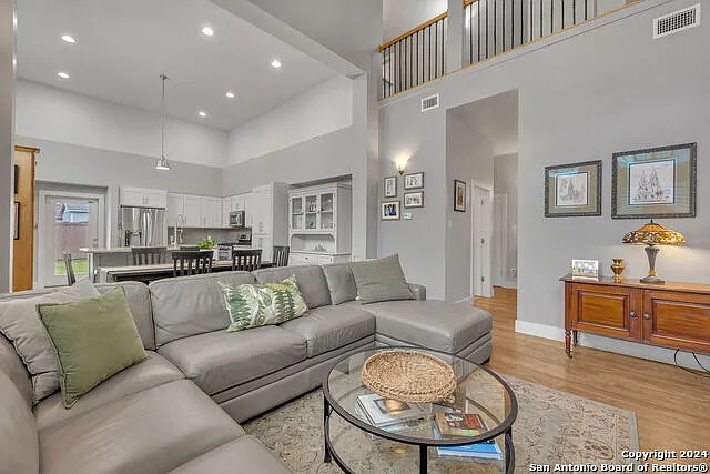 728 E Guenther St — Photo 7