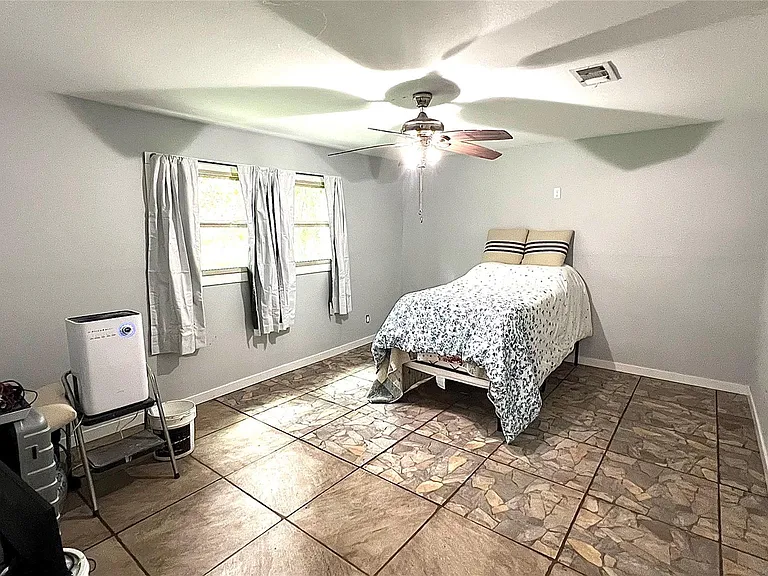 803 Glen Hollow Dr — Photo 14