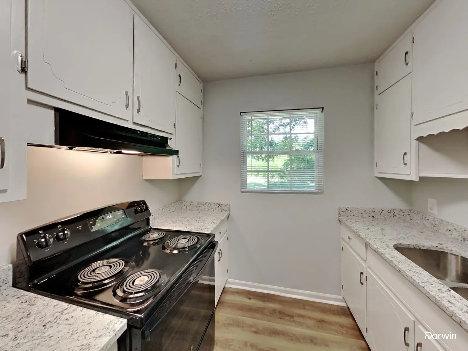 3 bed, 1.0 bath, 1056 sqft, $1,650 — Photo 2
