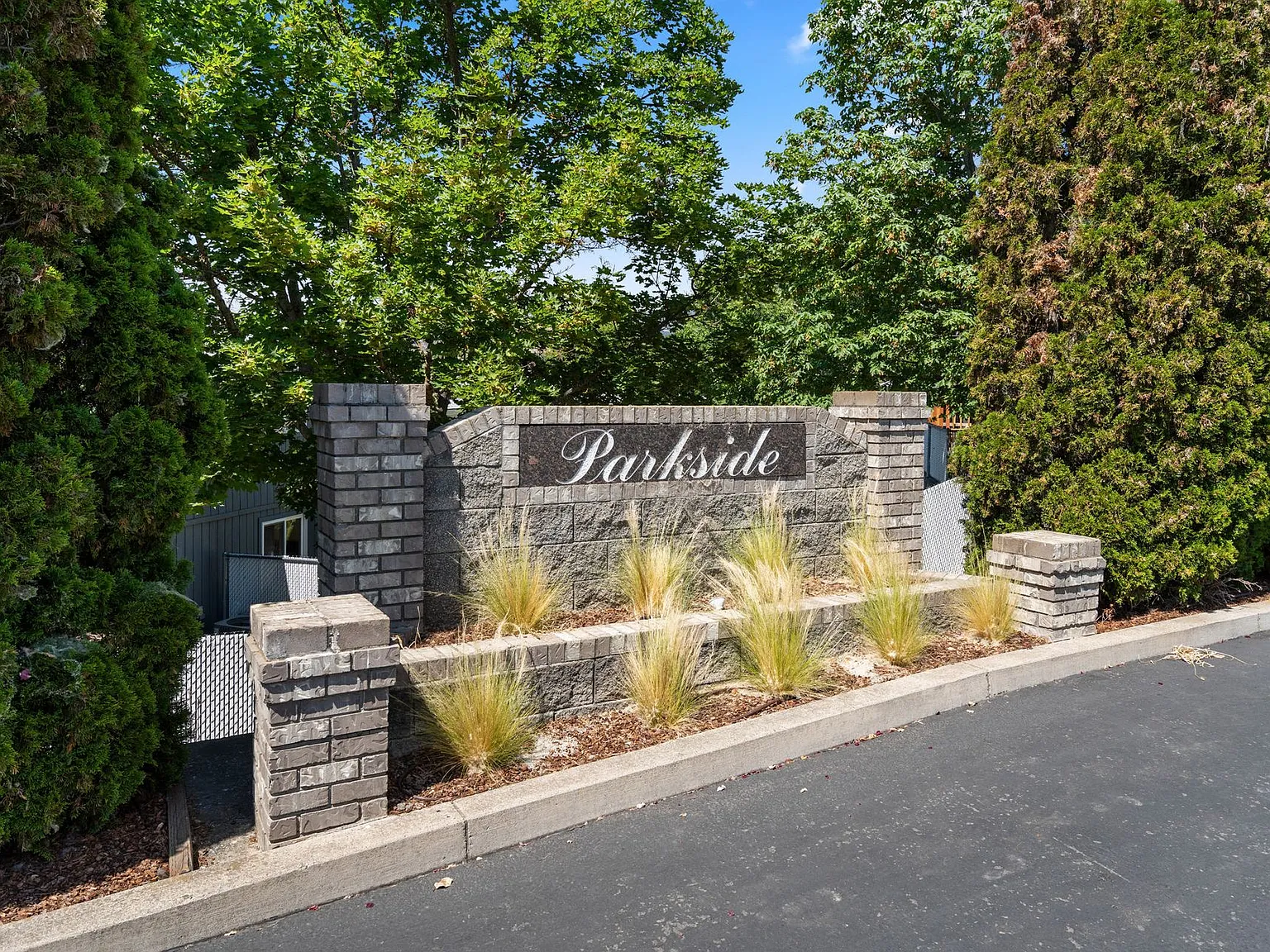 Talent Parkside Apartments — Photo 3