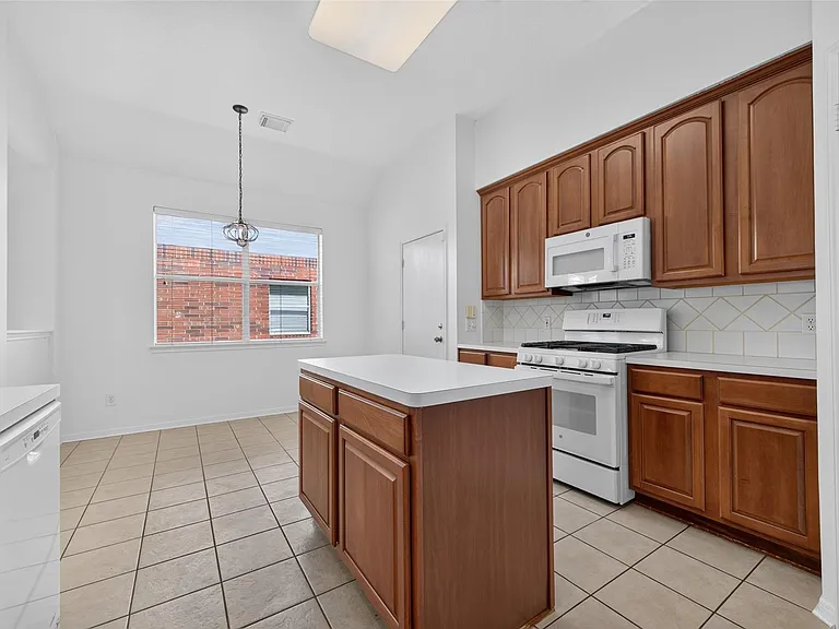 9534 Hanging Moss Trl — Photo 12