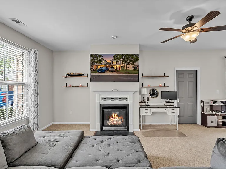 1116 Westbriar Dr — Photo 4