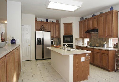 4th image of 2204 Cimmaron Dr