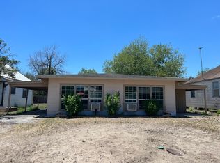 306 E Leroy St, Three Rivers, TX 78071