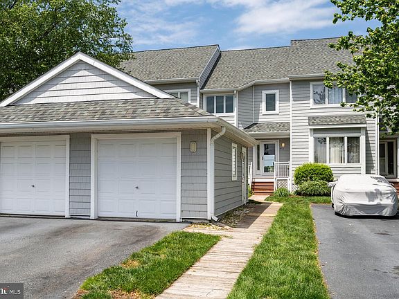 3rd image of 602 Oyster Cove Dr