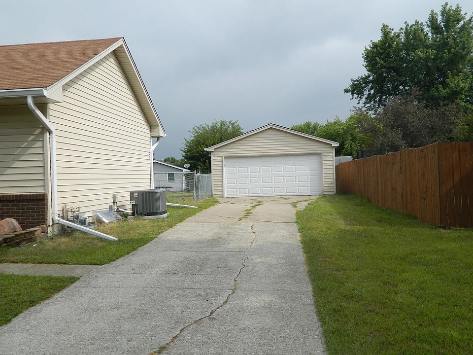 2nd image of 609 NE 8th St