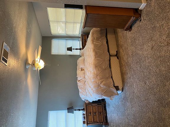 2nd image of 107 E Ellis St