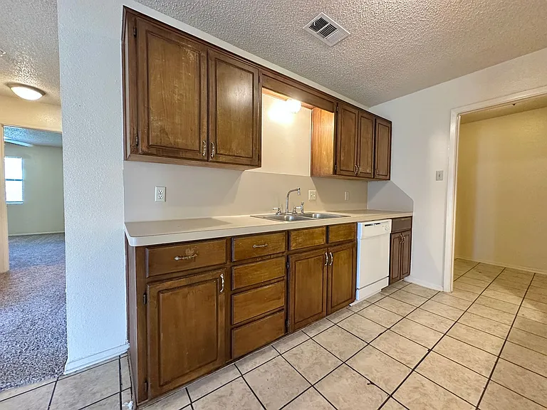 2706 Boyd Ave — Photo 10