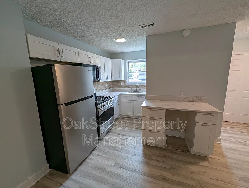 2 bed, 1.5 bath, $1,800 — Photo 2