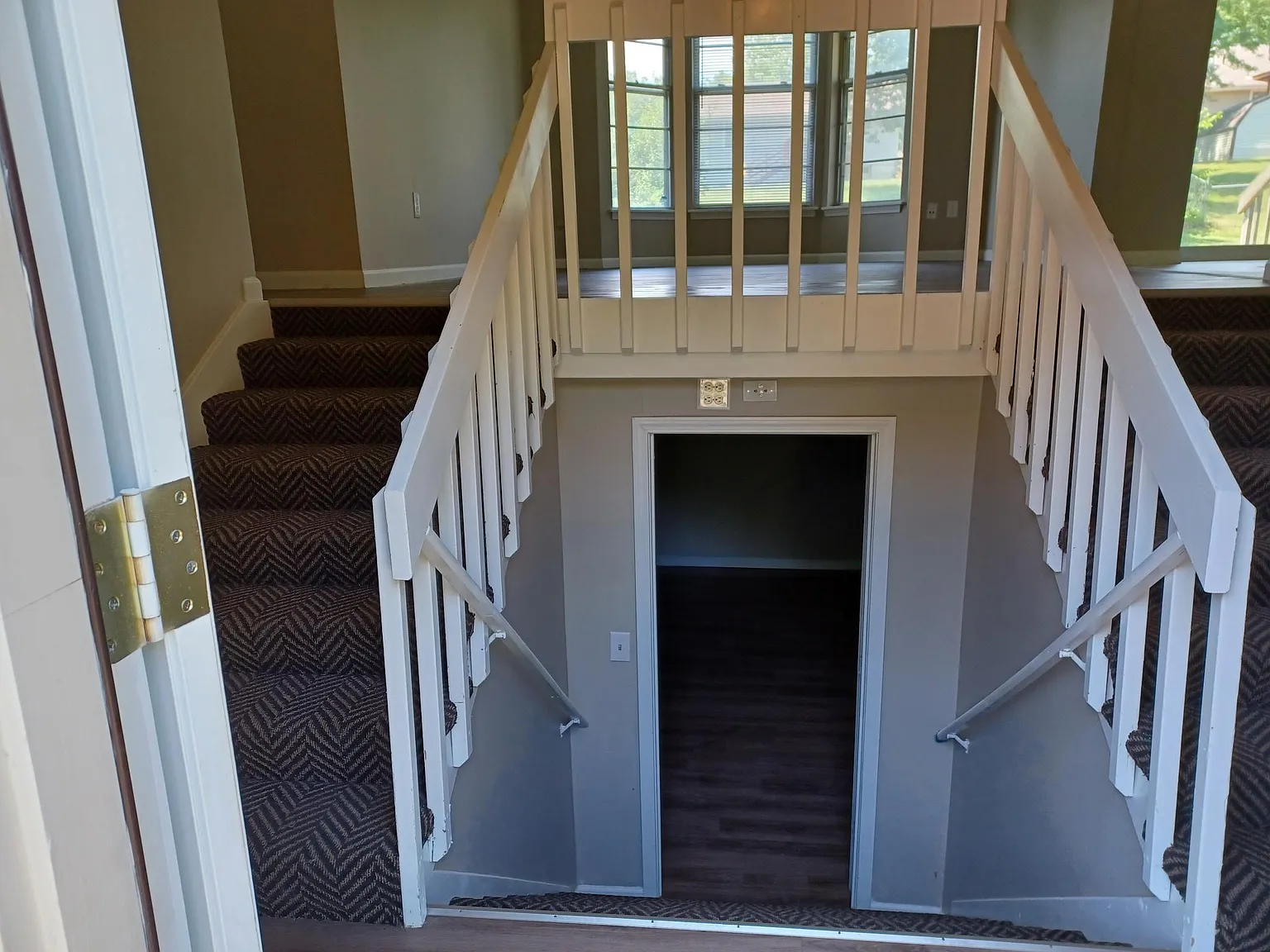3 bed, 1300 sqft, $1,729 — Photo 2