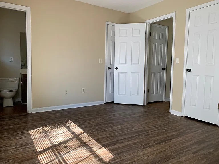 814 Robin Hood Trl — Photo 17