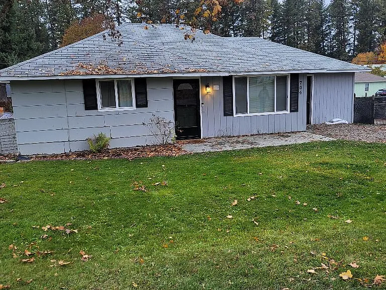 704 S Cedar St — Photo 2