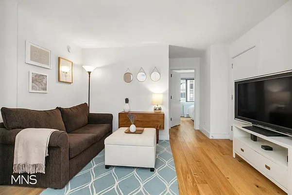 Rented by MNS Marketing | media 6