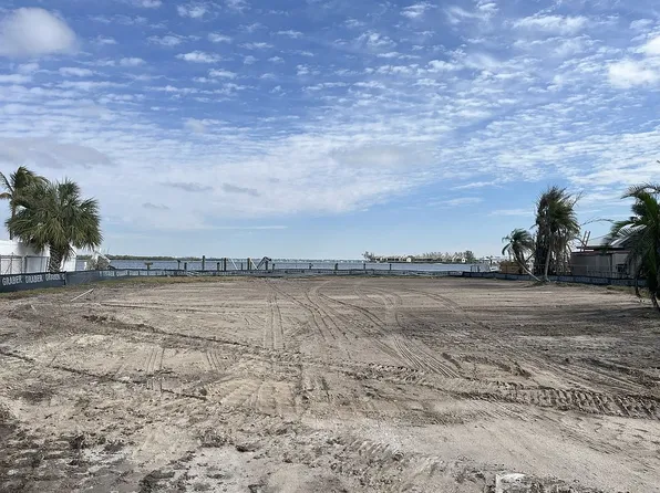 2205 Avenue A, Bradenton Beach, FL 34217