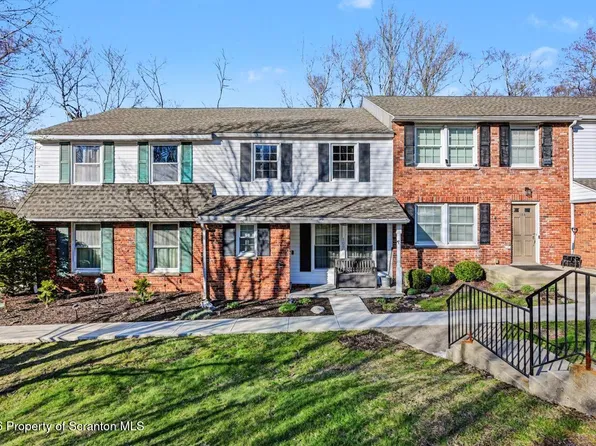 109 Townhouse Pl, Moscow, PA 18444