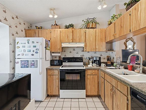5th image of 561 LAGUNA VISTA COURT