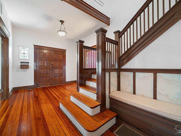 5th image of 1724 E Jackson St
