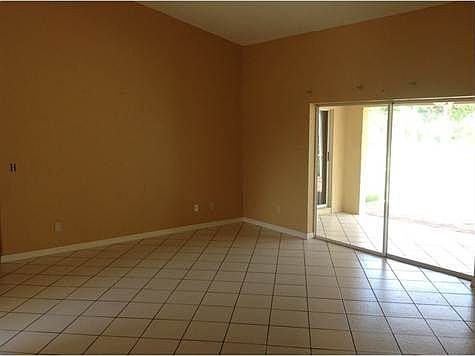 3rd image of 965 Summerfield Dr