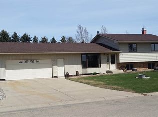 1208 18th Ave NW, Minot, ND 58703