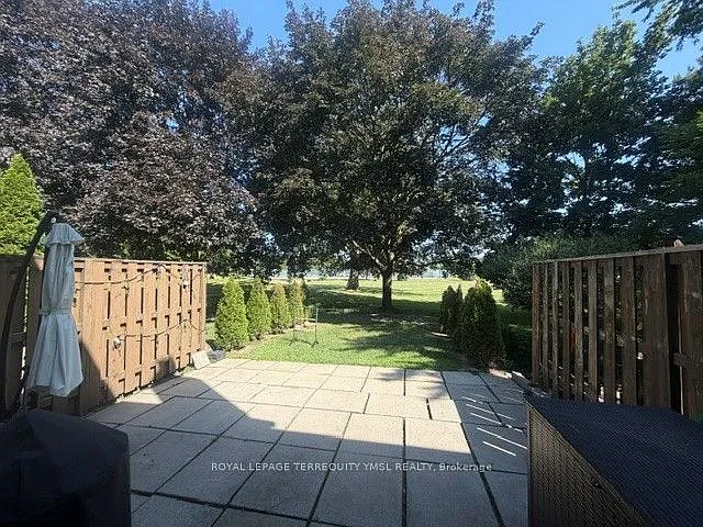 8 Farmstead Rd — Photo 37