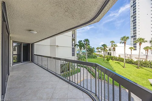 4551 Gulf Shore Blvd N Photo 1
