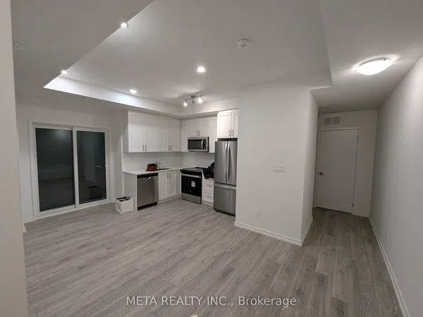 22 Lytham Green Cir, Newmarket, ON