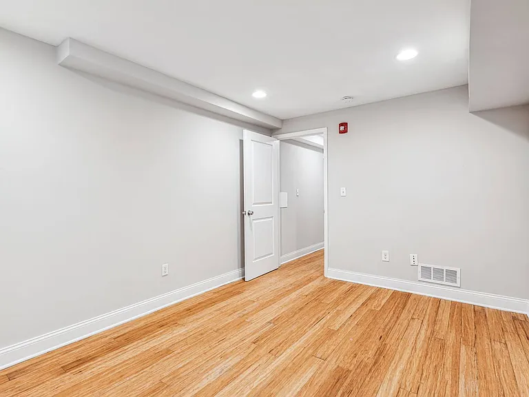 1633 Carpenter St #A — Photo 17