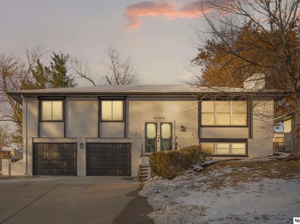 16024 Wood Dr, Omaha, NE 68130