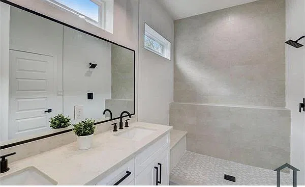 3 bed, 1596 sqft, $1,900 — Photo 2
