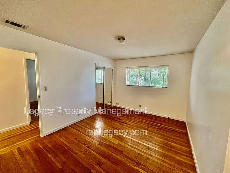 280 Markham Ave — Photo 7