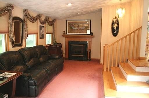 5th image of 17 Atherton Cir