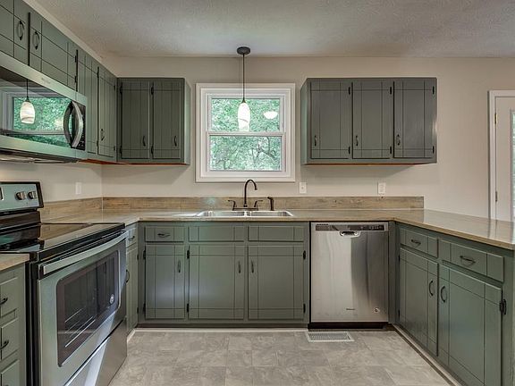 4th image of 1021 Tulip Dr