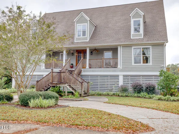 3981 Riverview Dr, Diberville, MS 39540