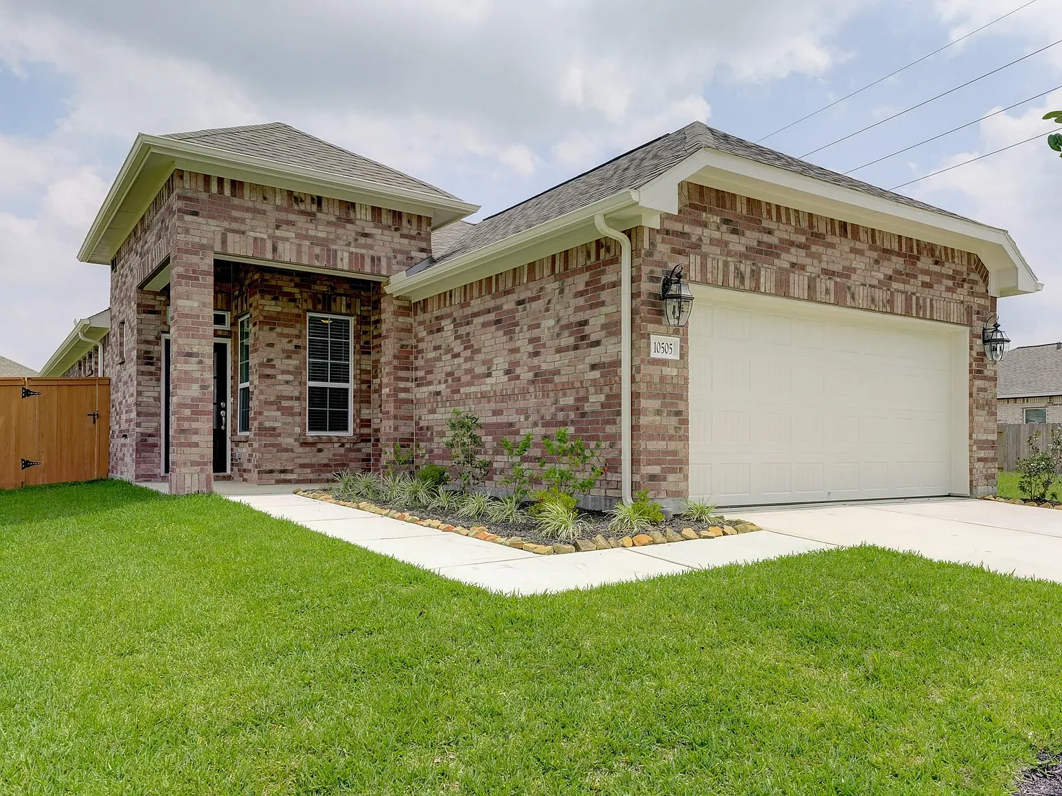 4 bed, 2.0 bath, 1725 sqft, $2,195 — Photo 2