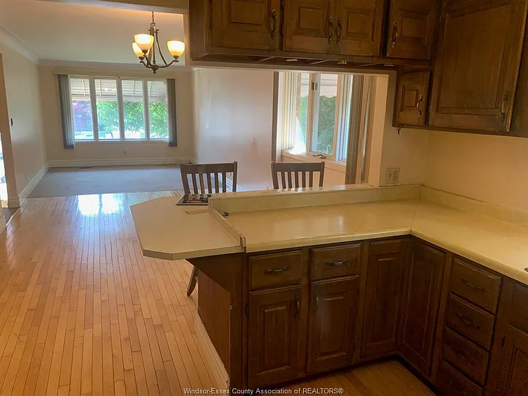 2383 Parkwood Ave — Photo 15