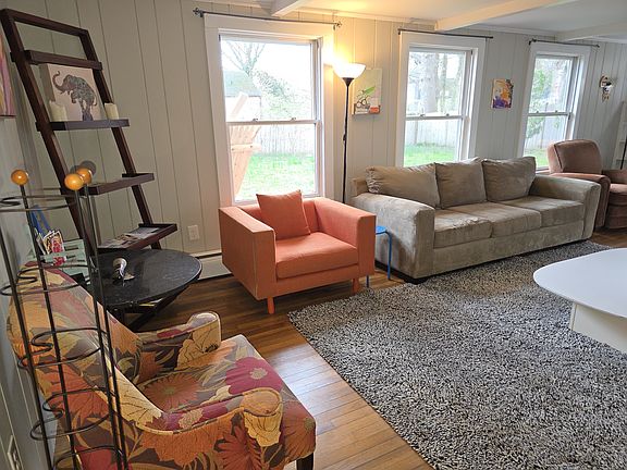 4th image of 11A Cove Rd #A