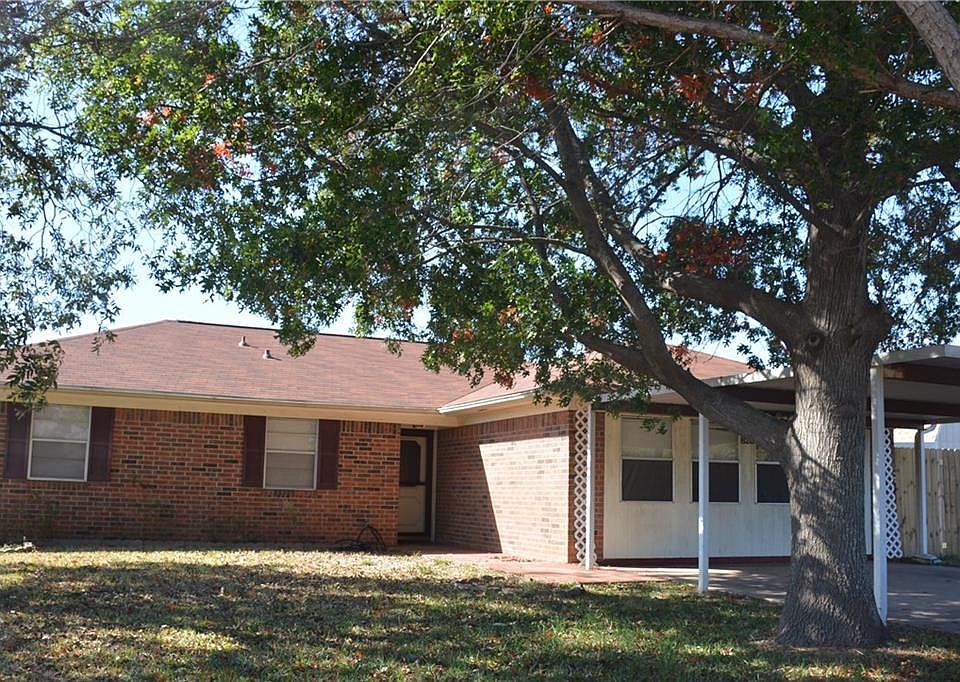 1st image of 820 Meadowlark Cir
