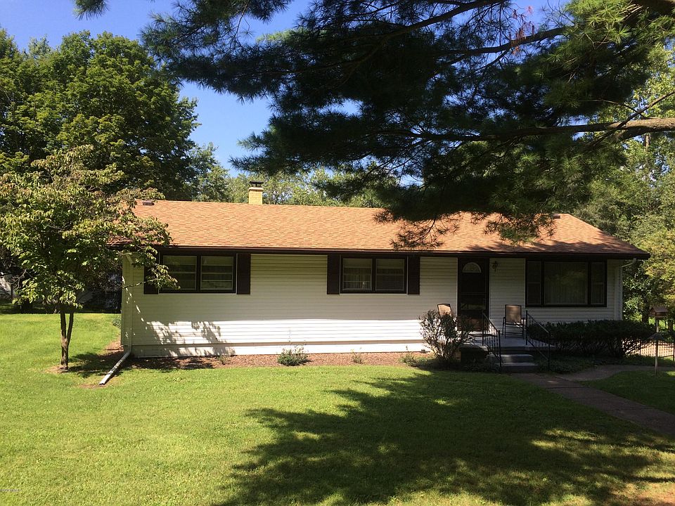 1st image of 140 Arbor Dr