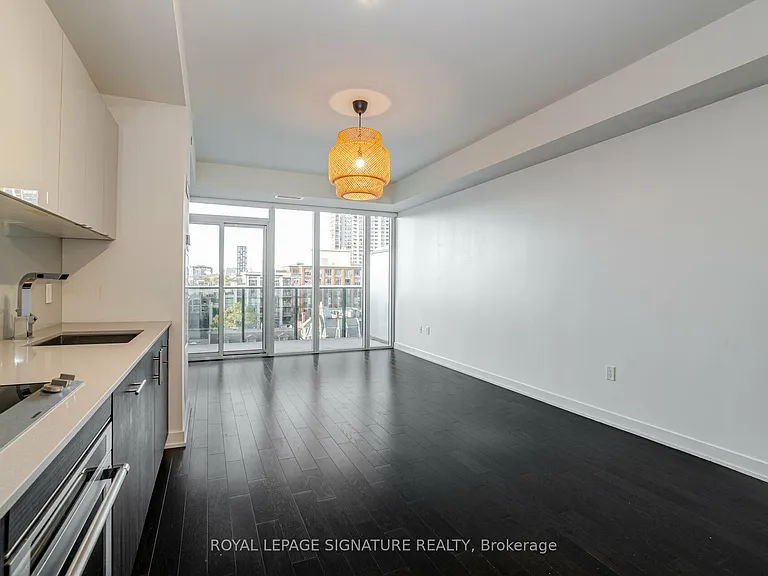 330 Richmond St W #811 — Photo 8