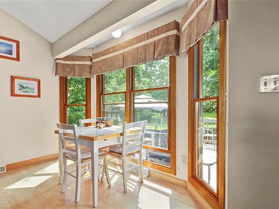 5th image of 20 Laurel Hills Ln