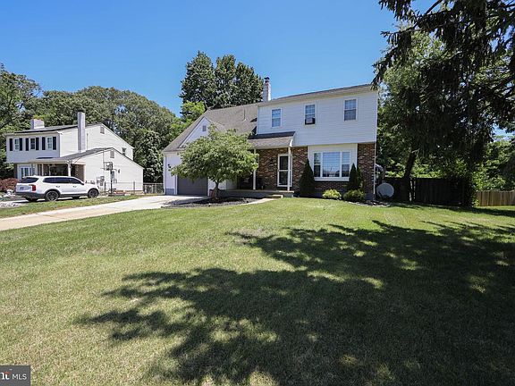 2nd image of 606 Eastwood Dr
