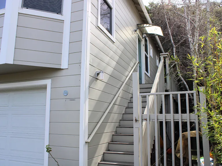 & 207A Manor Dr — Photo 2