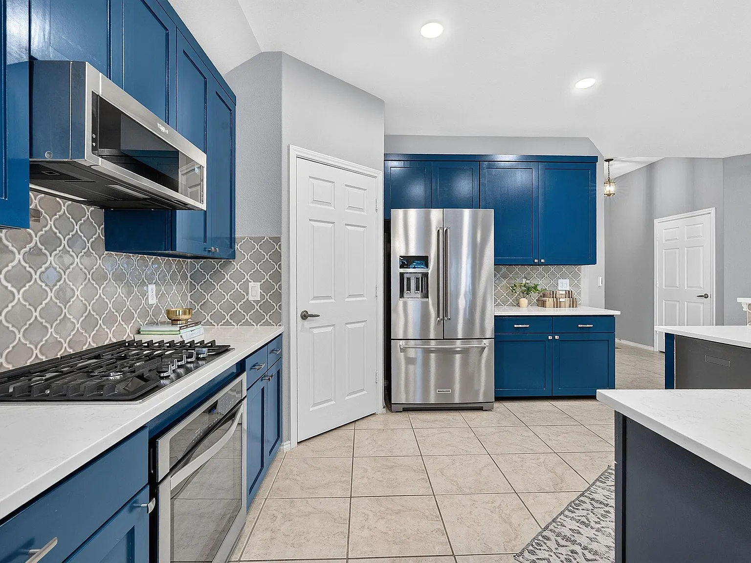 3 bed, 2.0 bath, 1798 sqft, $2,800 — Photo 3