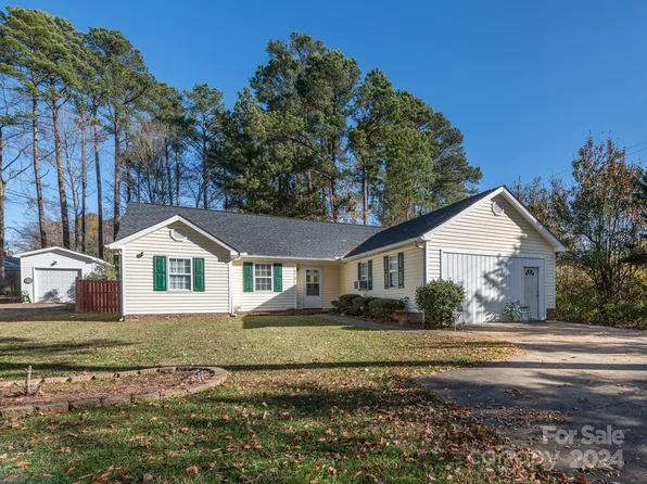 7909 Lawyers Rd, Charlotte, NC 28227