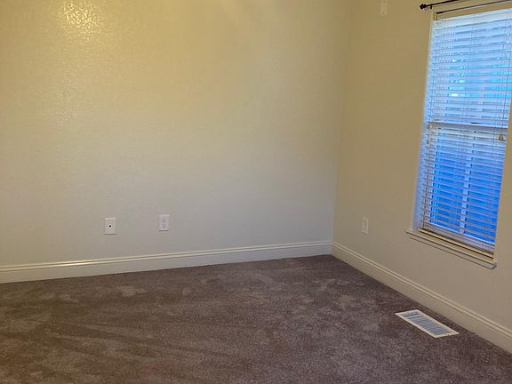 4th image of 203 N Autumn St APT 4