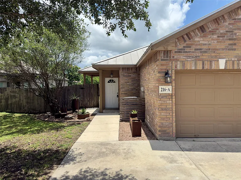 216 Anne Louise Dr #A — Photo 1