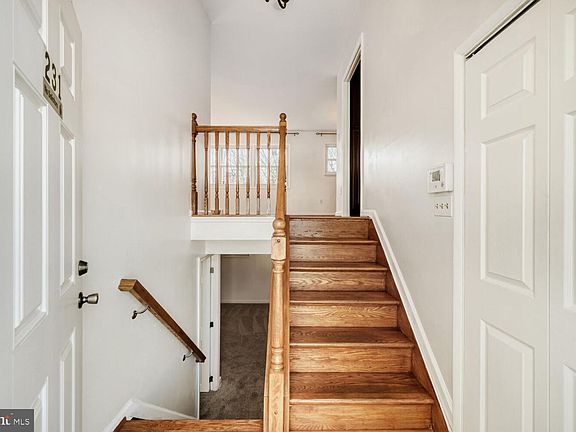 4th image of 231 Candytuft Rd