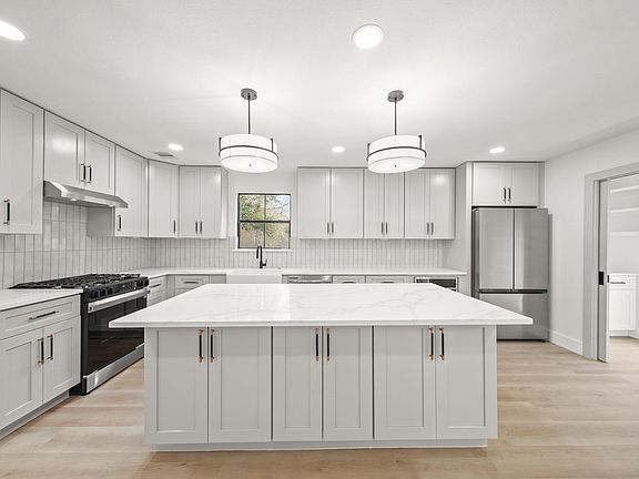 3rd image of 6102 Knollview Dr